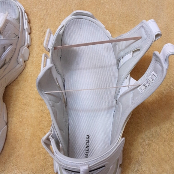 Balenciaga track sandals- very clean and good condition 👌 Unisex ‼️Authentic ‼️ - Picture 6 of 16